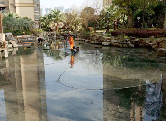 大新景观池淤泥清理